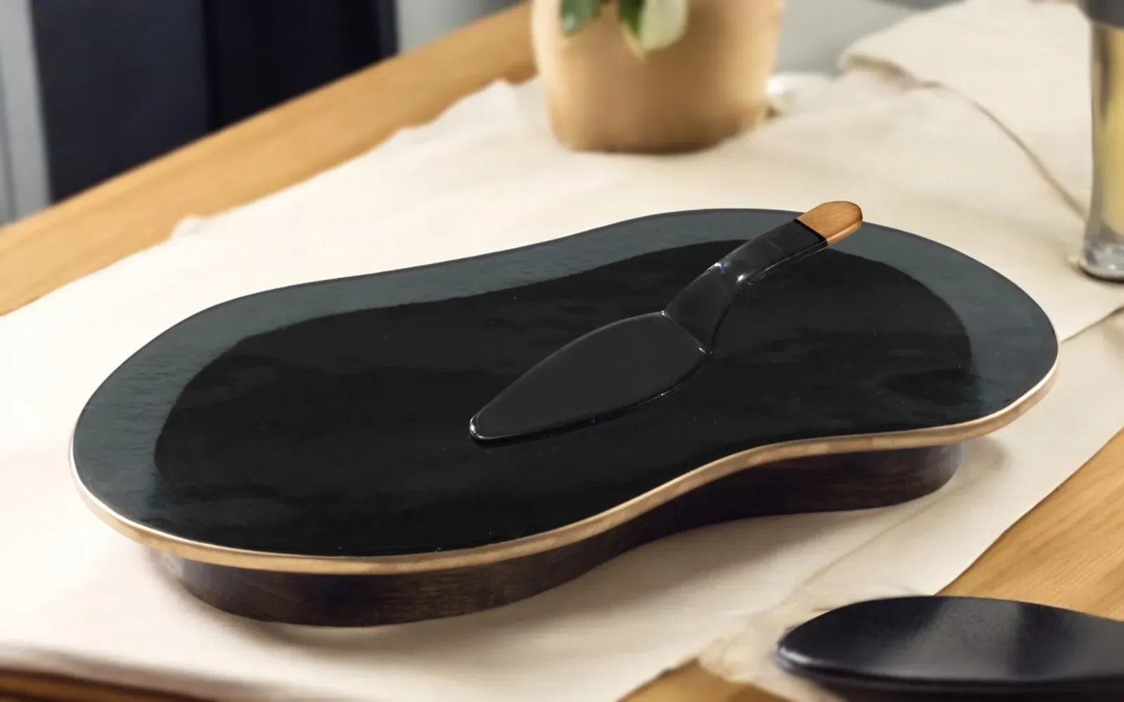 Pebbles Platter - Black Gold Large0